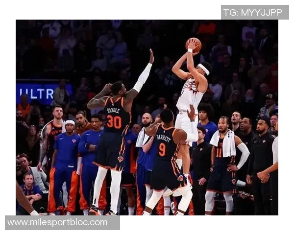 布克关键时刻罚球稳健全场19投7中贡献26分3篮板9助攻2抢断表现出色 布克关键时刻罚球稳健全场19投7中贡献26分3篮板9助攻2抢断表现出色