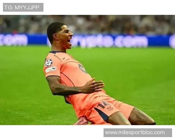 巴萨与切尔西交锋海报展示球员乘坐伦敦地铁拉什福德与库库同框亮相 巴萨与切尔西交锋海报展示球员乘坐伦敦地铁拉什福德与库库同框亮相