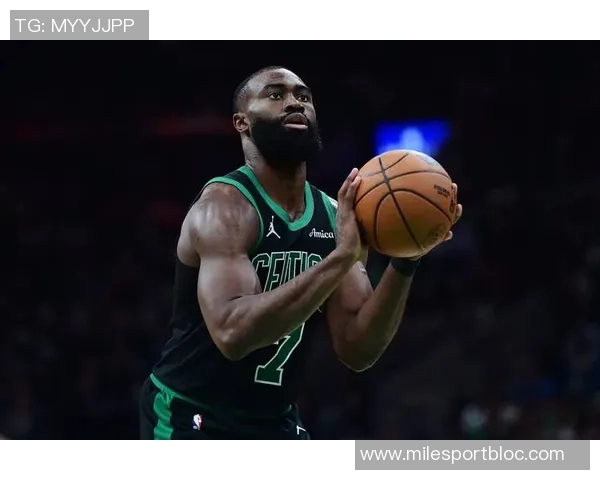 杰伦布朗分析末节崩盘原因强调快节奏与减少失误的重要性 杰伦布朗分析末节崩盘原因强调快节奏与减少失误的重要性