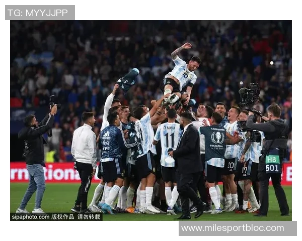 梅西荣誉之争再起东区冠军是否算作独立奖杯引发热议